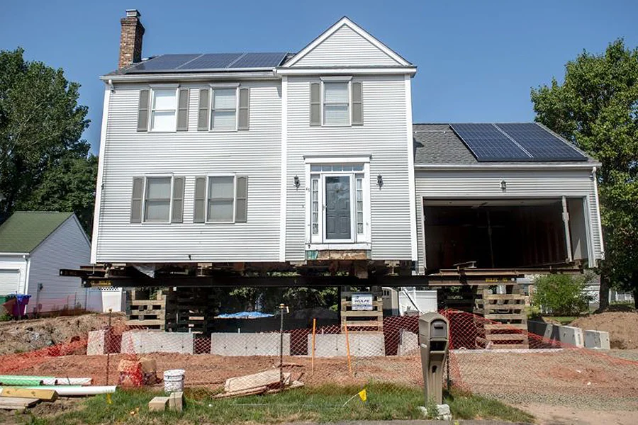 house raising or lifting aurora in